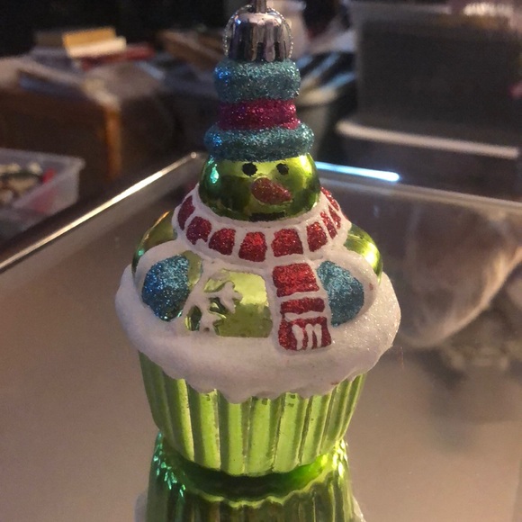 MR. SNOWMAN CUPCAKE ORNAMENT - Picture 6 of 6